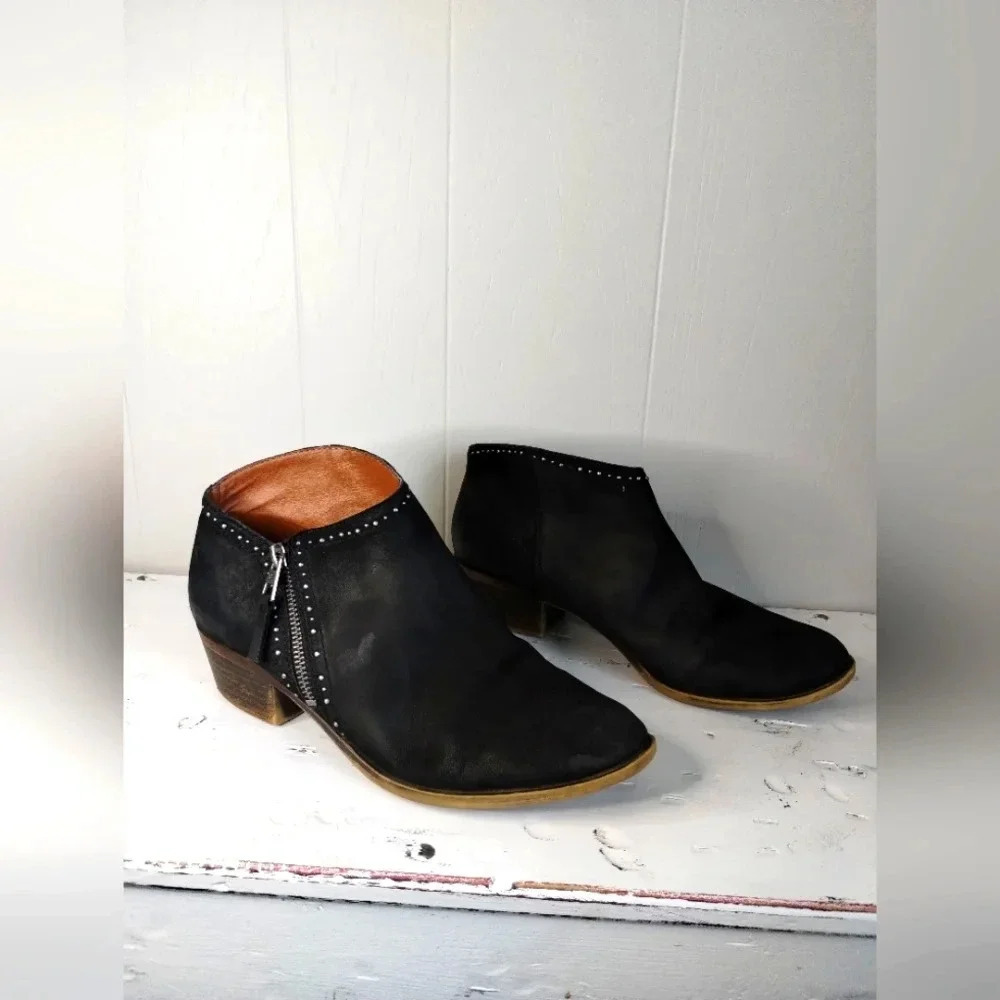 Lucky Benna Western Bootie in Black size 8.5 Studs Almond Toe Short Heel